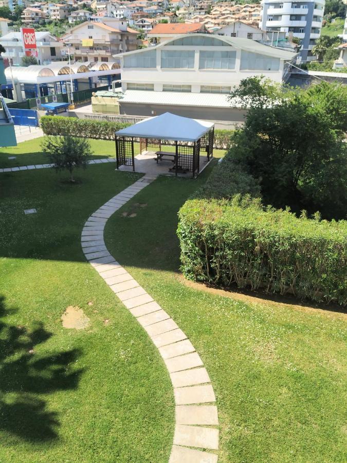 Appartamento Le Palme Montesilvano Marina Eksteriør billede